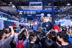 此次取AI机械人的合做更彰显了其怯于尝乐立场